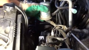 Замена  фильтра тонкой очистки топлива на Mazda Demio