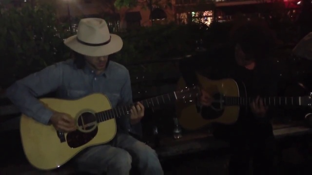 ДЖАРЕД ЛЕТО ПОЁТ С ФАНАТАМИ НА УЛИЦЕ ► Kings and Queens - 30 STM - Guitar смотреть онлайн