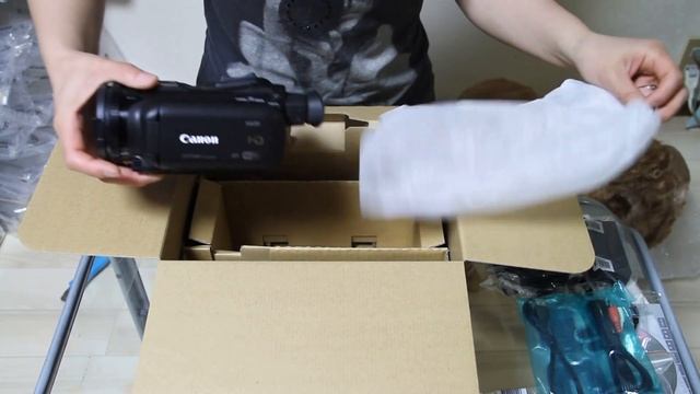 初めての開封動画！canon　XA20・マンフロット　MVH500AH смотреть онлайн