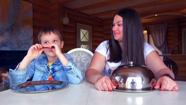 Челлендж КОНФЕТЫ CANDY CANE от Макса и Люды смотреть онлайн