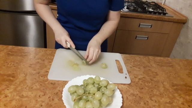 Салат Изумрудная россыпь с виноградом на Новогодний стол. Очень вкусный и красивый. смотреть онлайн