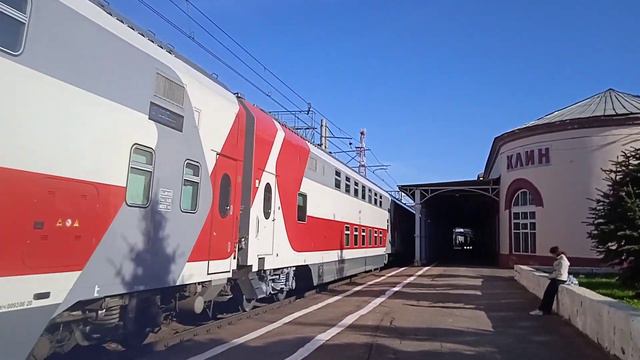 Электровоз ЧС200-012 с Двухэтажным поездом №160В "Москва Ленинградская-Петрозаводск". смотреть онлайн
