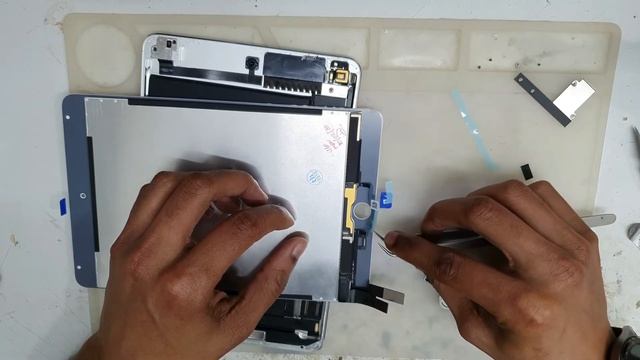 iPad mini 4 LCD and Touch screen Replacement смотреть онлайн