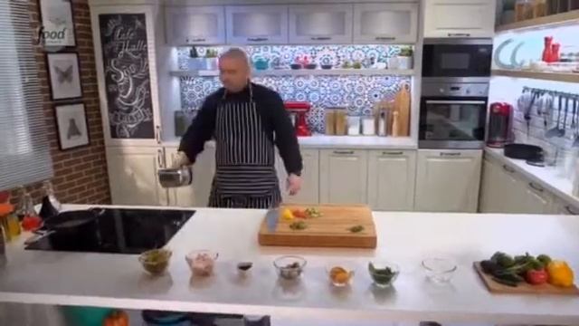 01 Салат с киноа смотреть онлайн