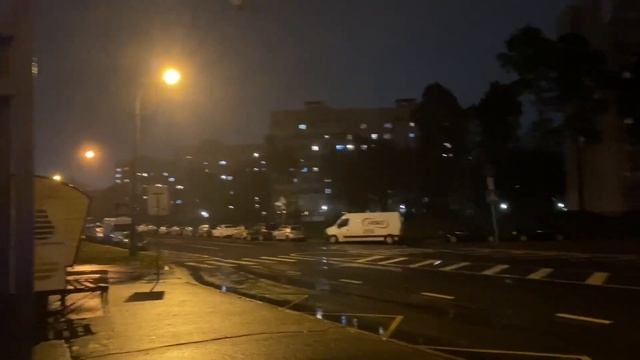 Небольшое видео и атмосфера района ст. метро Автозаводская. Вечернее уныние. (05.11.2022) смотреть онлайн