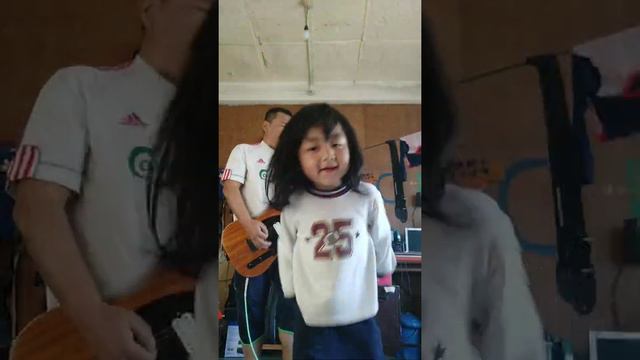 Dancing to Daddy's beat смотреть онлайн