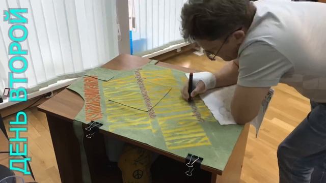 Как расписывать ткань акриловыми красками. Таймлапс. смотреть онлайн