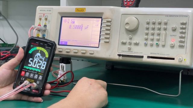 GVDA Test comparison true RMS digital multimeter GVDA GD119B VS FLUKE 9100 multi-function calibrato смотреть онлайн