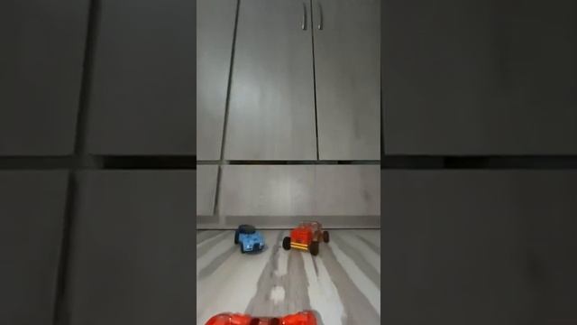 как Ferrari ударился в Bugatti и в лего машину! смотреть онлайн