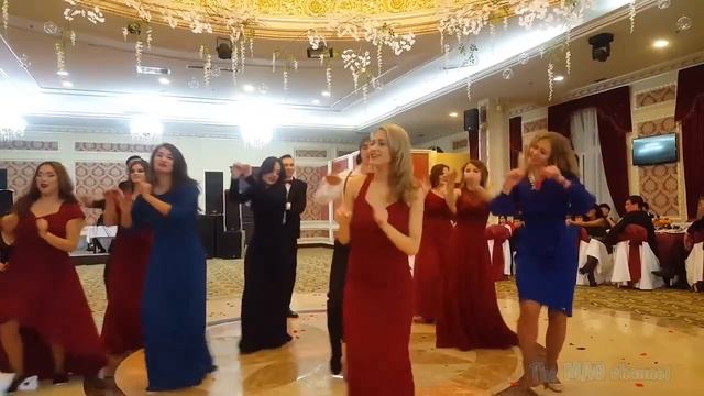 Прикольные танцы на свадьбе. Свадебные ПРИКОЛЫ под музыку 2018. смотреть онлайн