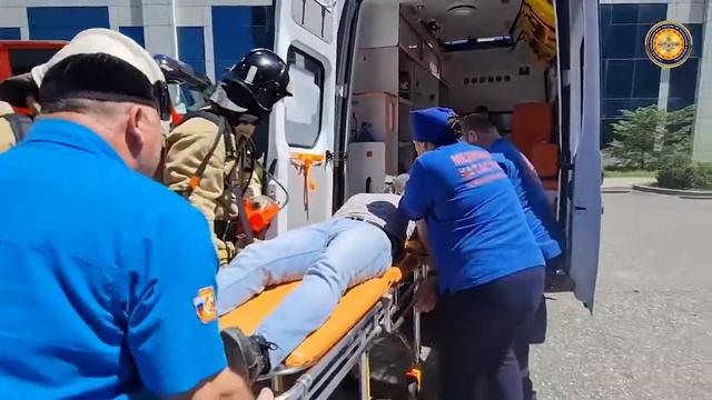 В Грозном отработали способы спасения людей при пожаре в здании повышенной этажности смотреть онлайн