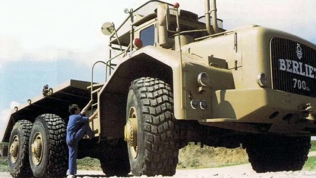 Великан пустыни:Berliet T100