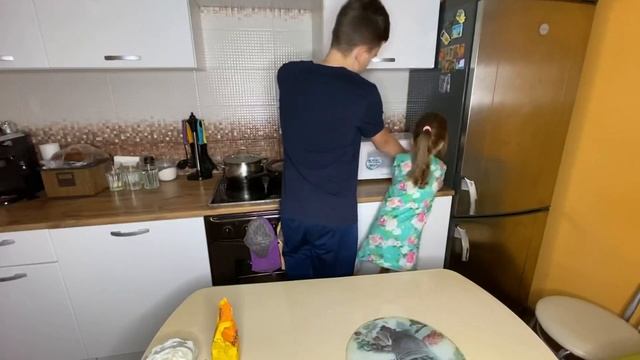 Моти/Мелася и Данил готовят пирожное! смотреть онлайн