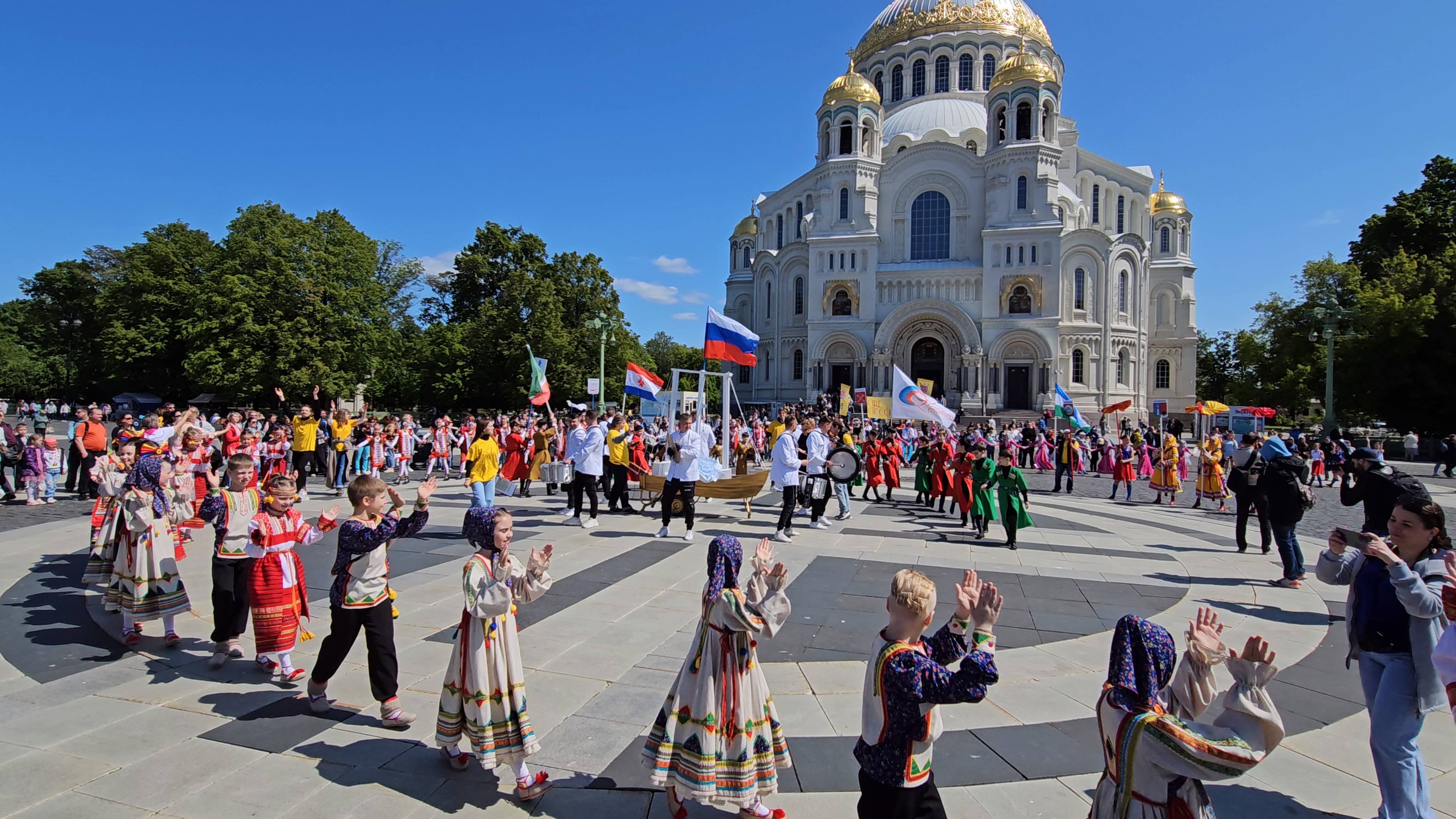 Хоровод дружбы. Фестиваль "АРТ-АССАБЛЕЯ" / Кронштадт 2023 г. смотреть онлайн