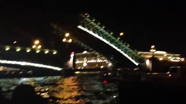 Разводка моста на Неве СПБ (13.08.2013) смотреть онлайн