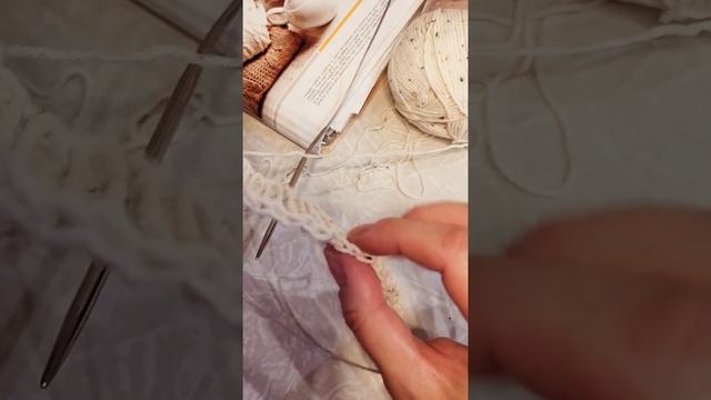 Закрытие резинки 2×2, 1×1 эластичным способом (без иглы) #вязание #урокивязания #вязаниеспицами