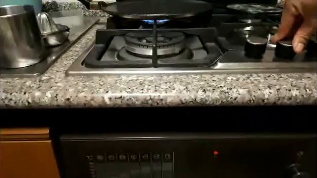 Итальянец готовит Пьядину.Челентано со сковородкой.Италия 2019 смотреть онлайн