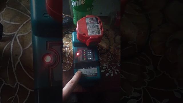 Переделка под литиевые аккумуляторы с индикацией заряда на шуруповёрт Макита смотреть онлайн