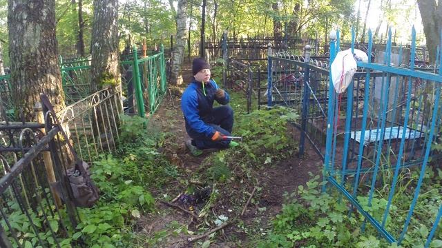 Очень мощная энергетика от захоронения | Лихачёвское кладбище ✞ Уборщик заброшенных могил ✞ смотреть онлайн