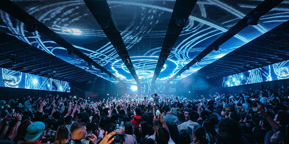 I Absolutely Love This Atmosphere, DJ, Lights, Crowd And Music Especially My Track «Wild»??
