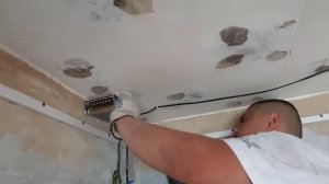 Монтаж двухуровневого натяжного потолка с подсветкой