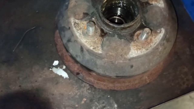FORD FIESTA ⚙️ Cambio FRENOS de TAMBOR en MK4 de 1998 ? Bombines, zapatas, limpieza y pintura смотреть онлайн