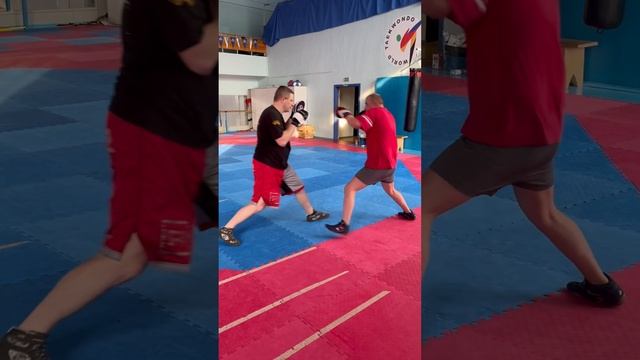 Защита от джеба и контратака двойкой прямых #1 - Jab Defense with Step Back & Double Punches #2 смотреть онлайн