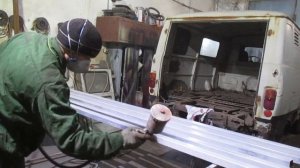 Восстановление гнилой УАЗ Буханки. Ржавый кузов. Подготовка к сварке. Грунтовка швеллеров.