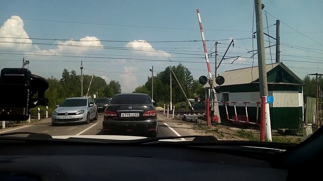 Железнодорожный переезд близ станции "Фруктовая" (Казанское направление РЖД). смотреть онлайн