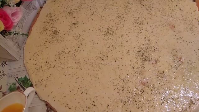 Очень вкусный и ароматный слоёный хлеб с ореховой травой. смотреть онлайн