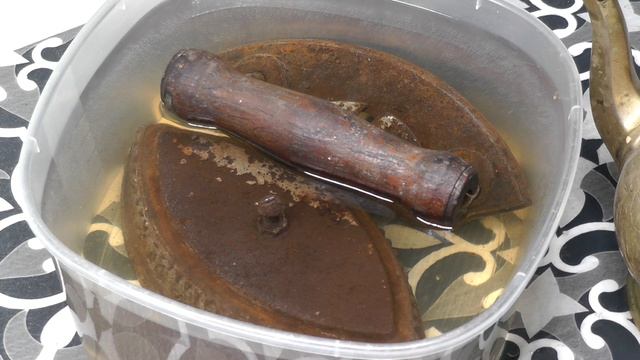 Утюг избавляется от ржавчины в уксусе смотреть онлайн