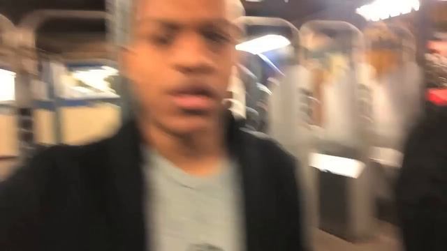 Idiot Goes To New York смотреть онлайн