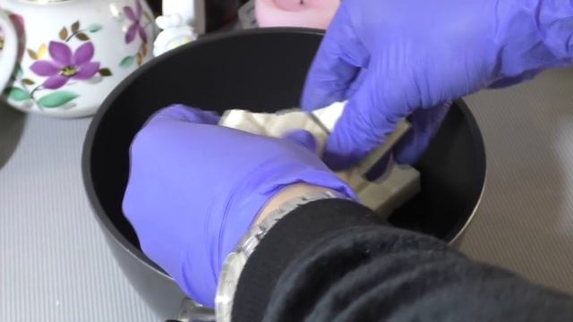 ДЕЛАЕМ НЕРЕАЛЬНО ВКУСНЫЙ KINDER СЮРПРИЗ ДОМА смотреть онлайн