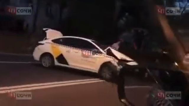В Сочи столкнулись два автомобиля сервиса «Яндекс такси» 24.09.19 смотреть онлайн