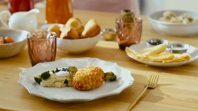 София в рекламе по доставке еды