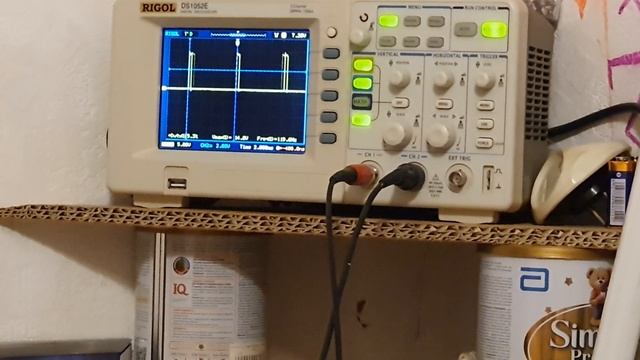 Схема генератора частоты в режиме импульсов на CD4093. смотреть онлайн
