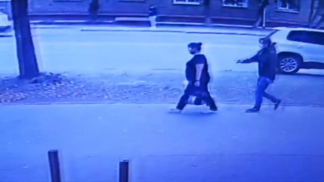 сорвал с шеи 54 летней женщины золотую цепочку и скрылся смотреть онлайн