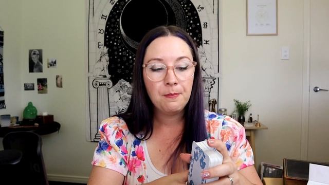 Unboxing the Winterseer Animal Oracle Deck by Siolo Thompson смотреть онлайн