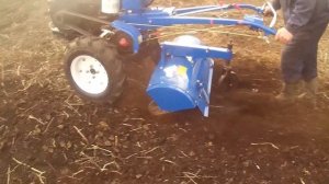 дизельный мотоблок ТАТА. первый выезд в поле. испытание фрезы.