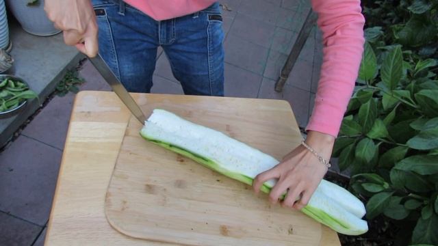 When To Harvest and Eat Luffa Sponge смотреть онлайн