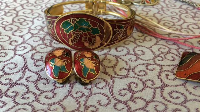 Секонд хенд,Бижутерия часть вторая. смотреть онлайн