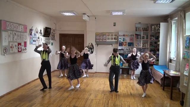 Школьники репетируют танец смотреть онлайн