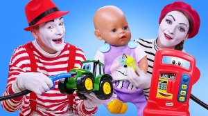 Смешные видео куклы - Чем накормить пупса БЕБИ БОН и машинку! - Весёлые игры для девочек Как Мама