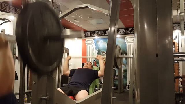 Жим на наклонной скамье 70кг. Свой вес 120. смотреть онлайн
