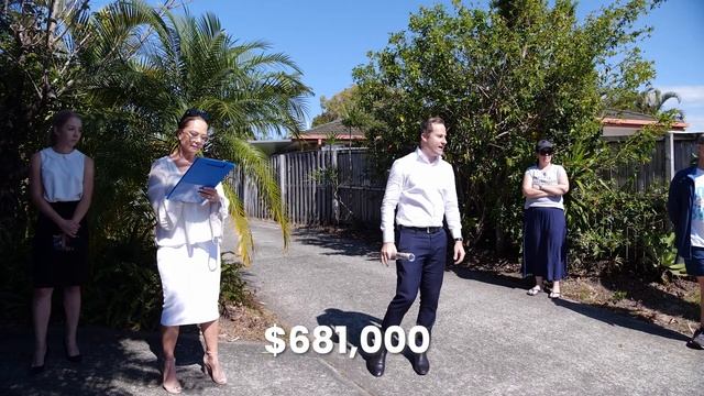 AUCTION | RENOVATOR’S DELIGHT - DUPLEX IN PRIME LOCATION IN BURLEIGH WATERS | 1/18 Styer Circuit ? смотреть онлайн