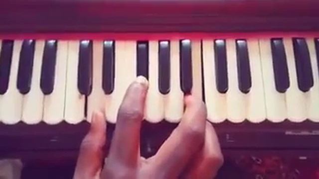 Маха мантра Харе Кришна аккорды. Chords Harmonium by Mahaprabhu Caitanya Dasa смотреть онлайн