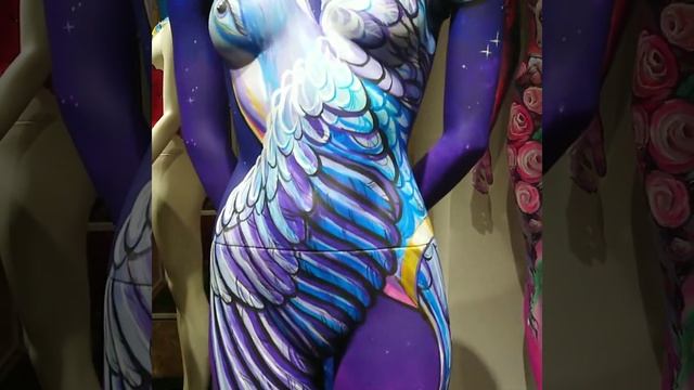 Бодиарт "Космическая птица" на манекене в пространстве Неофис в Успенском. Екатеринбург смотреть онлайн