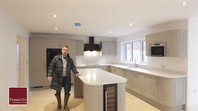 Pymm & Co present this five bedroom new build home, in the popular village of Bunwell. смотреть онлайн