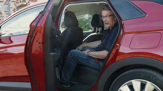 Opel Grandland X PHEV on uinuvien hevosten auto смотреть онлайн