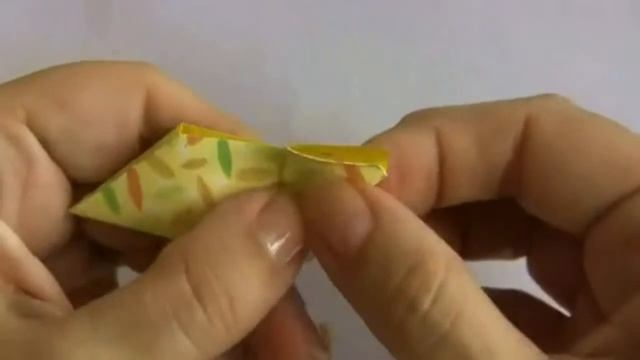 Уроки оригами, делаем цветы лилии, Lessons origami, make a flower lily смотреть онлайн